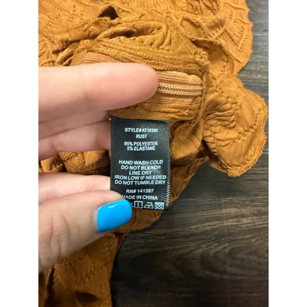 ASTR The Label Rust Textured Ruffle Tie-Front Top‎ - Size S - Picture 4 of 6